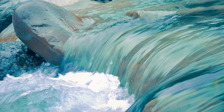 Gesetz der Anziehung: Ein Fluss fließt, weil er fließen will